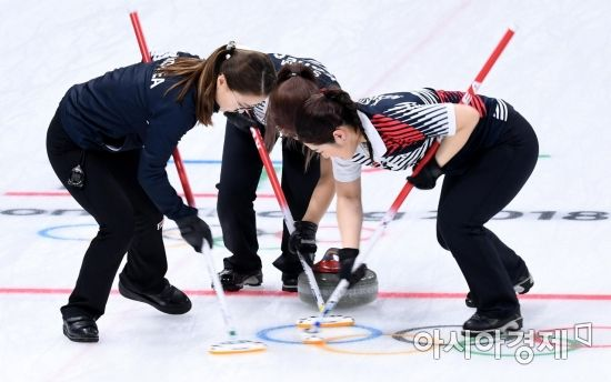 컬링경기 사진